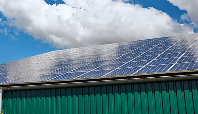 Was ist eine Photovoltaikversicherung für Landwirte?