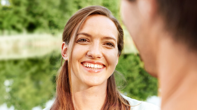 Ambulante Zusatzversicherung: Eine Frau mit schönem Lächeln