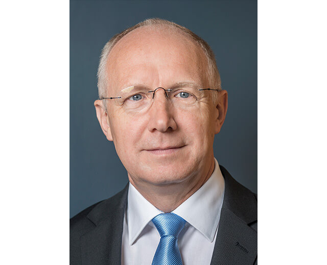 Manfred Schnieders, Mitglied des Vorstands (Brandkasse, Prov. Leben), Vorsitzender der Vorstände (AO Krankenversicherungsgruppe)