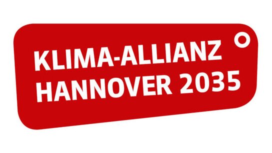 Logo der Klima-Allianz Hannover 2035 in roter Schrift auf weißem Hintergrund.
