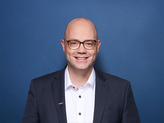 Porträt VGH Hauptvertreter Oliver Storck in Wetschen. 