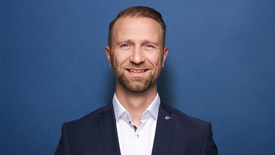Porträt VGH Hauptvertreter Sebastian Deicke in Marklohe.