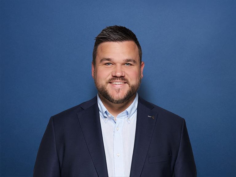 Porträt VGH Hauptvertreter Julian Albrecht in Bienenbüttel. 